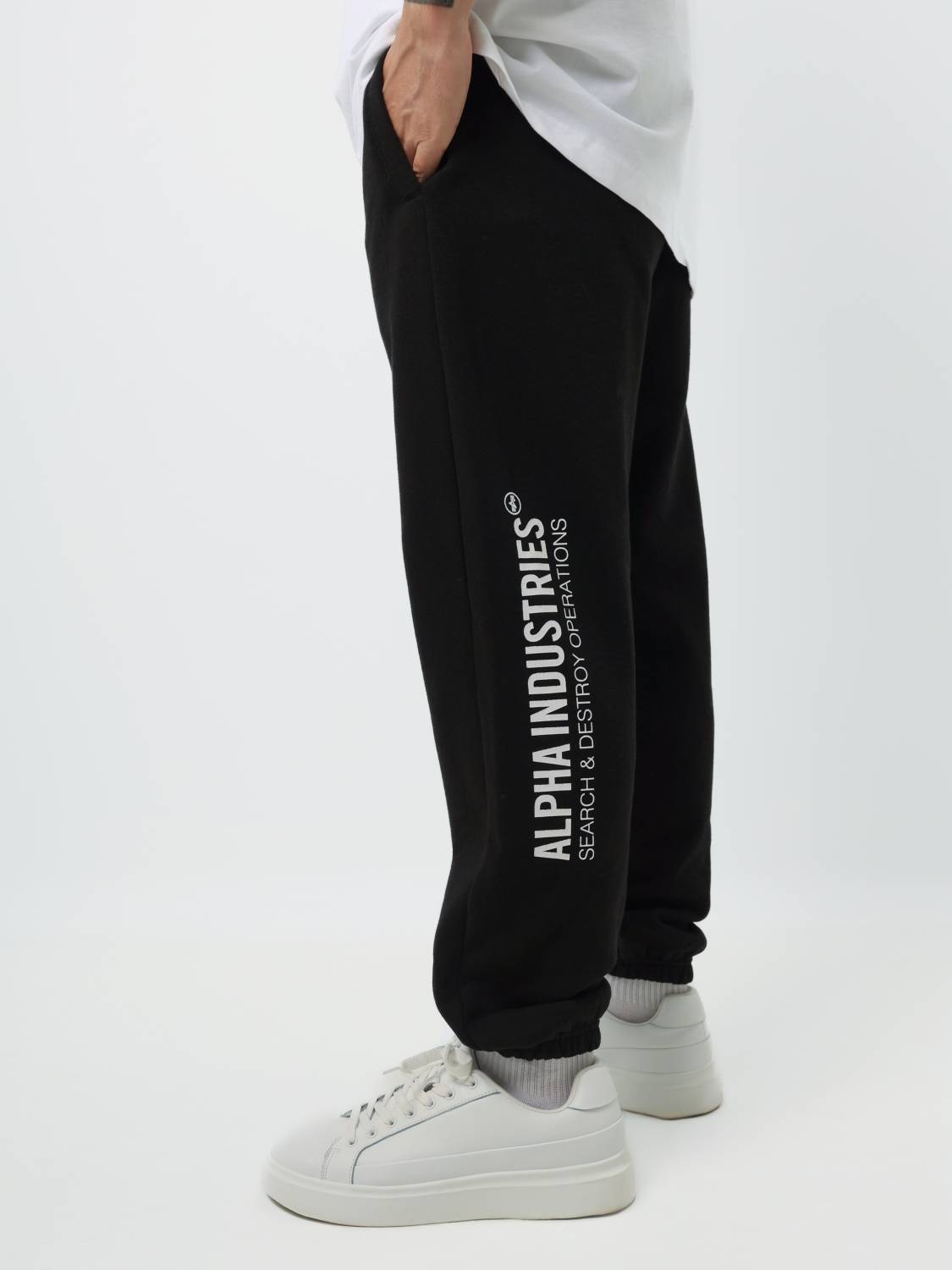 Брюки спортивные мужские "UNFRM Sweatpants'' (Black) Alpha Industries