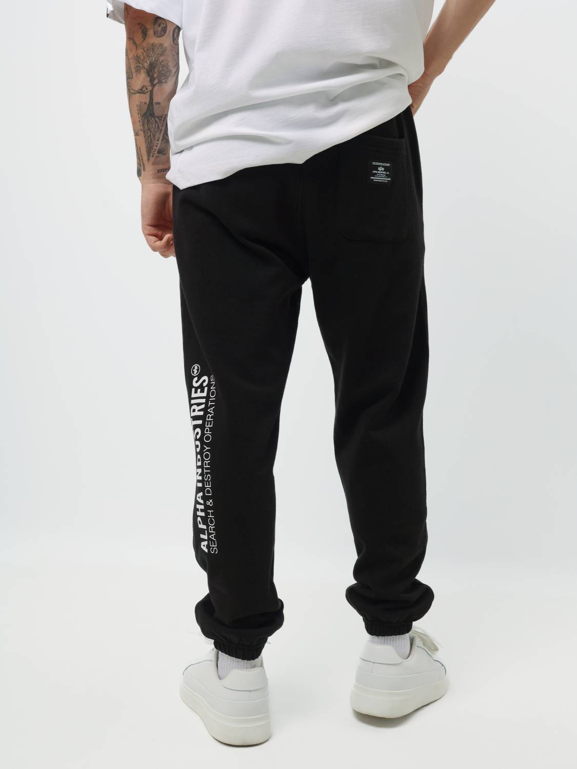 Брюки спортивные мужские "UNFRM Sweatpants'' (Black) Alpha Industries