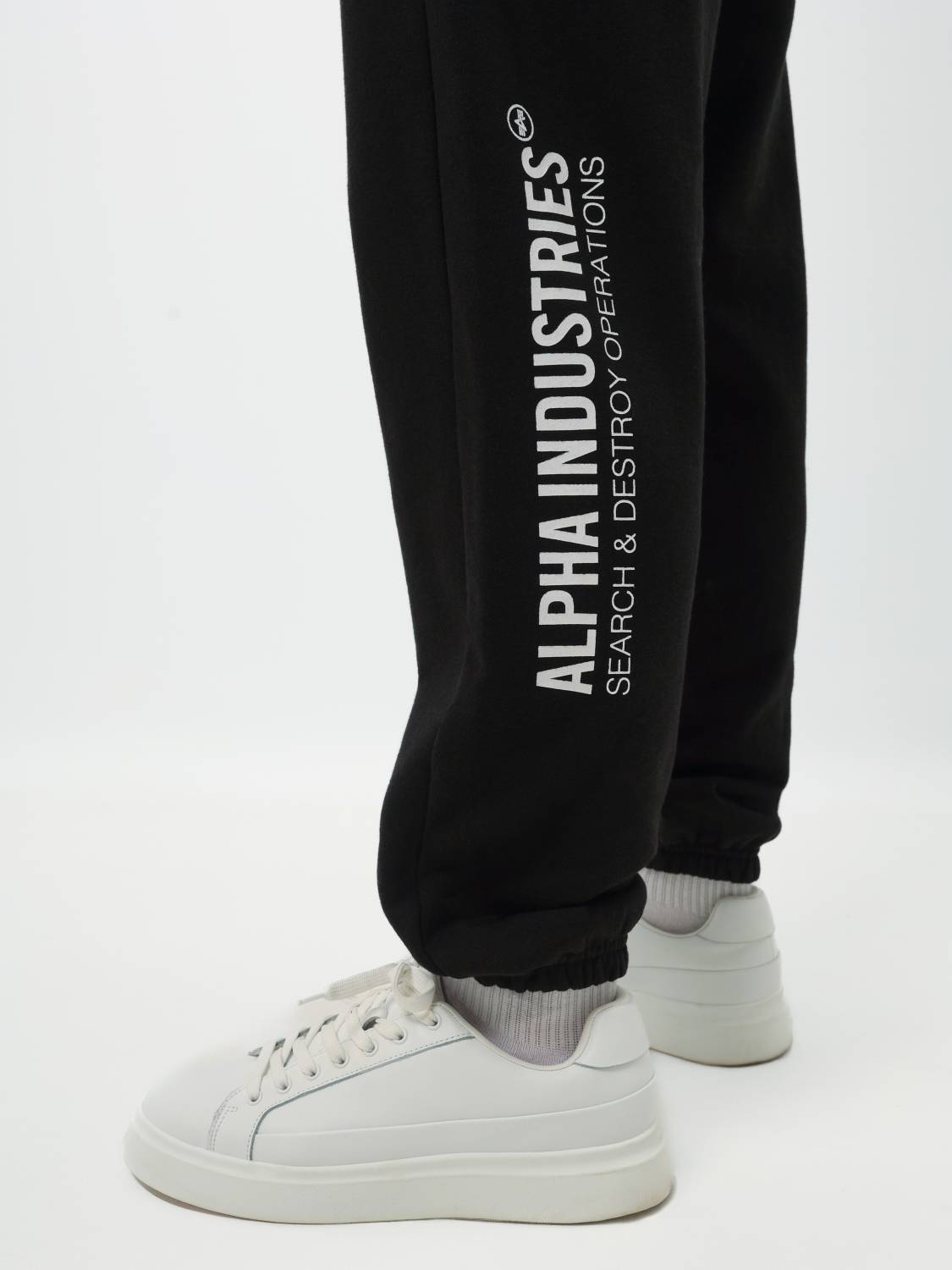 Брюки спортивные мужские "UNFRM Sweatpants'' (Black) Alpha Industries