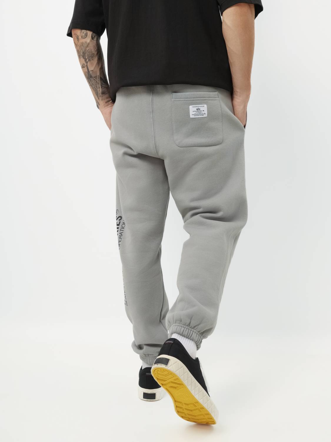 Брюки спортивные мужские "UNFRM Sweatpants'' (Silver Gray) Alpha Industries