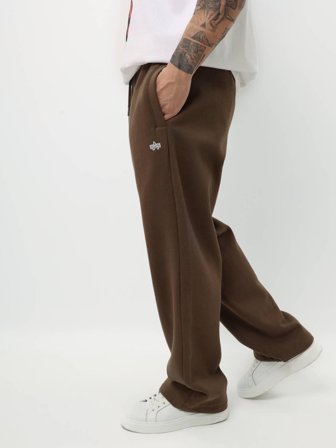 Брюки спортивные "Essential Sweatpants'' (Espresso) Alpha Industries