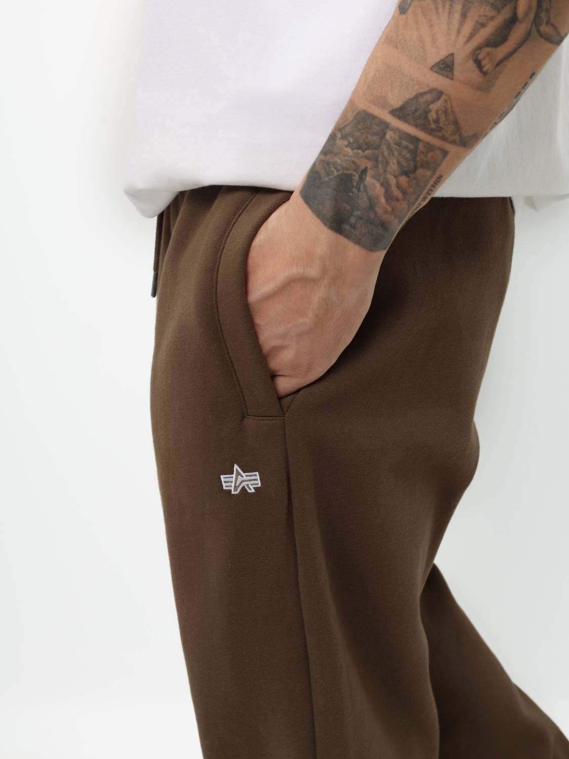 Брюки спортивные "Essential Sweatpants'' (Espresso) Alpha Industries