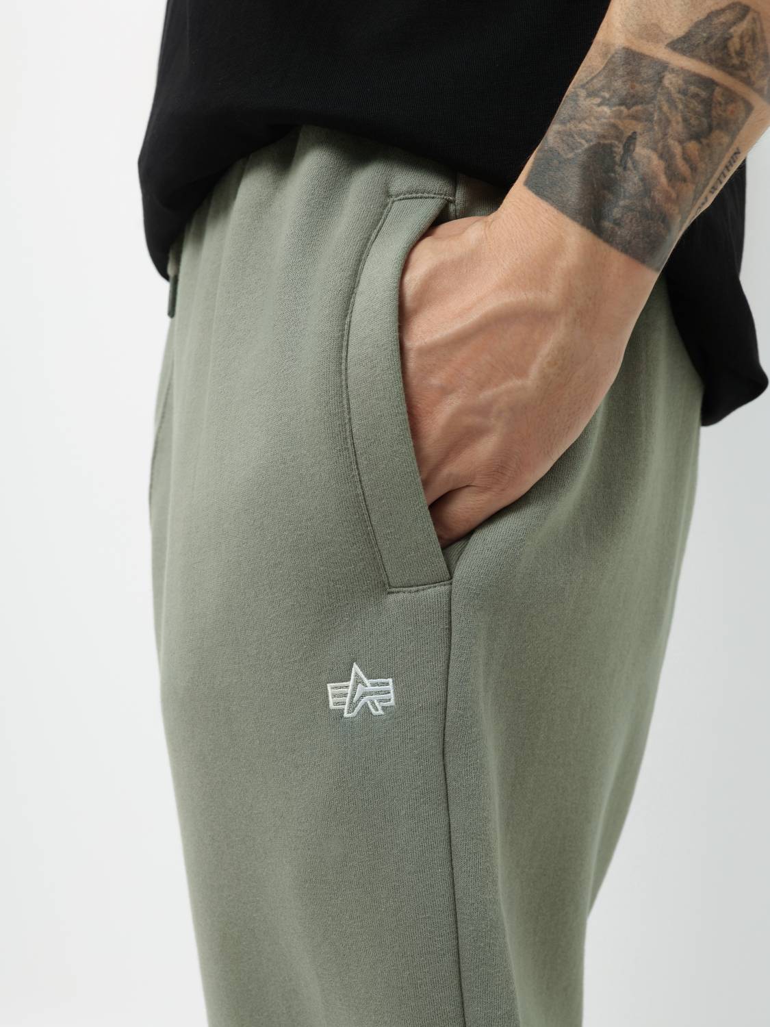 Брюки спортивные "Essential Sweatpants'' (Mid Gray) Alpha Industries