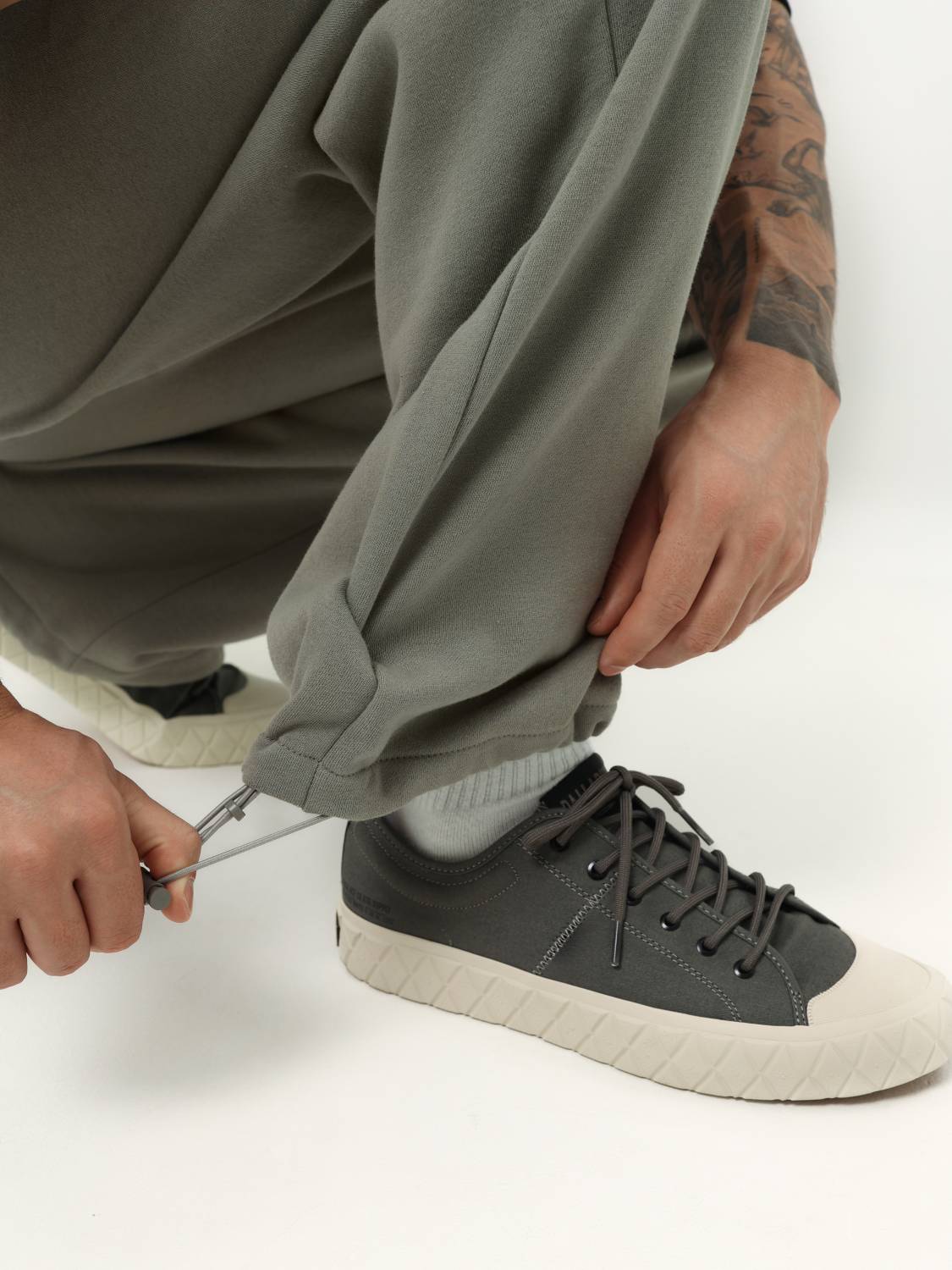 Брюки спортивные "Essential Sweatpants'' (Mid Gray) Alpha Industries